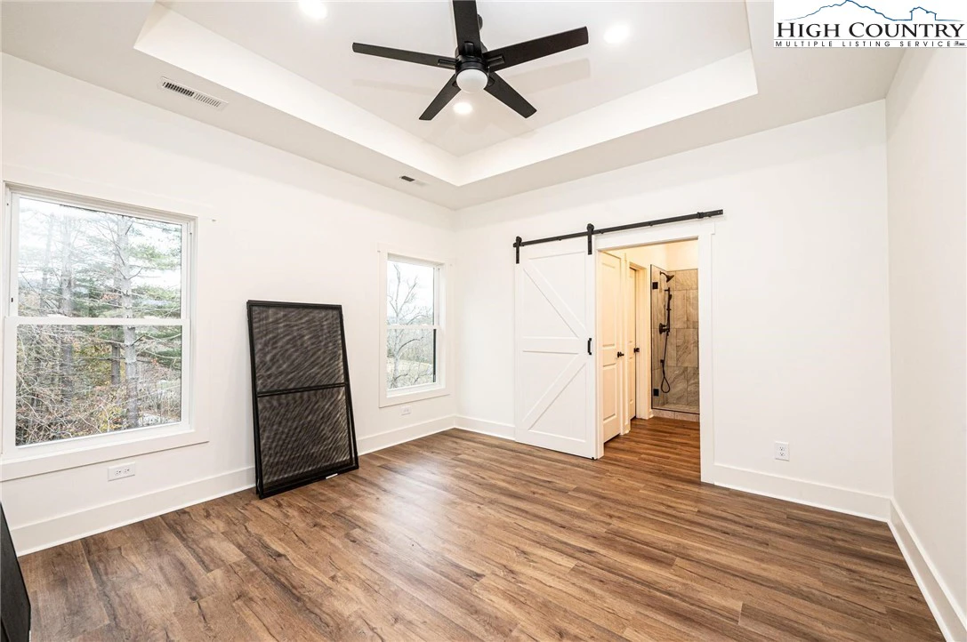 Image number 21 for the current listing