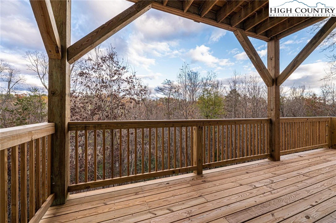 Image number 19 for the current listing