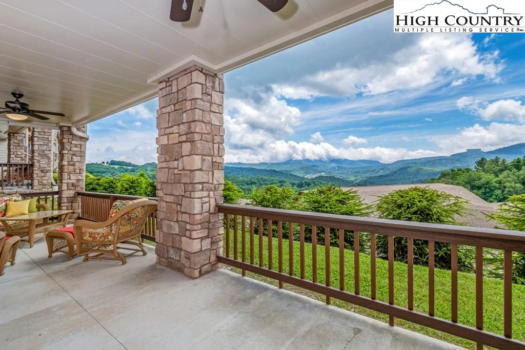 Image number 1 for the current listing