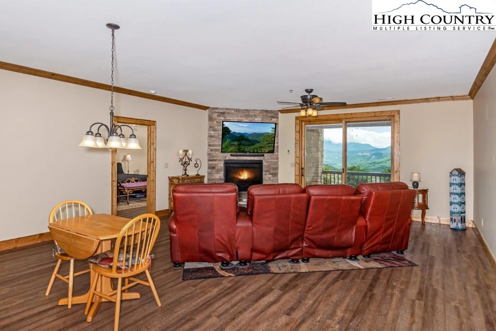 Image number 21 for the current listing