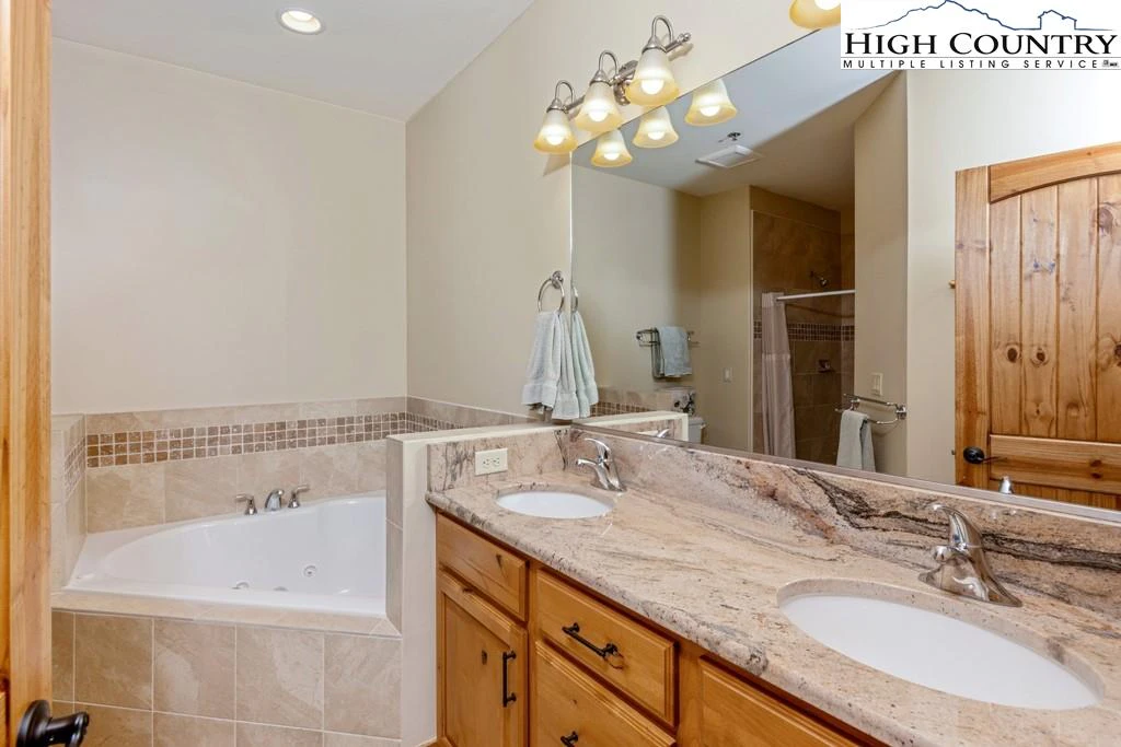 Image number 3 for the current listing