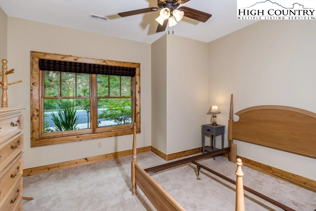Image number 5 for the current listing