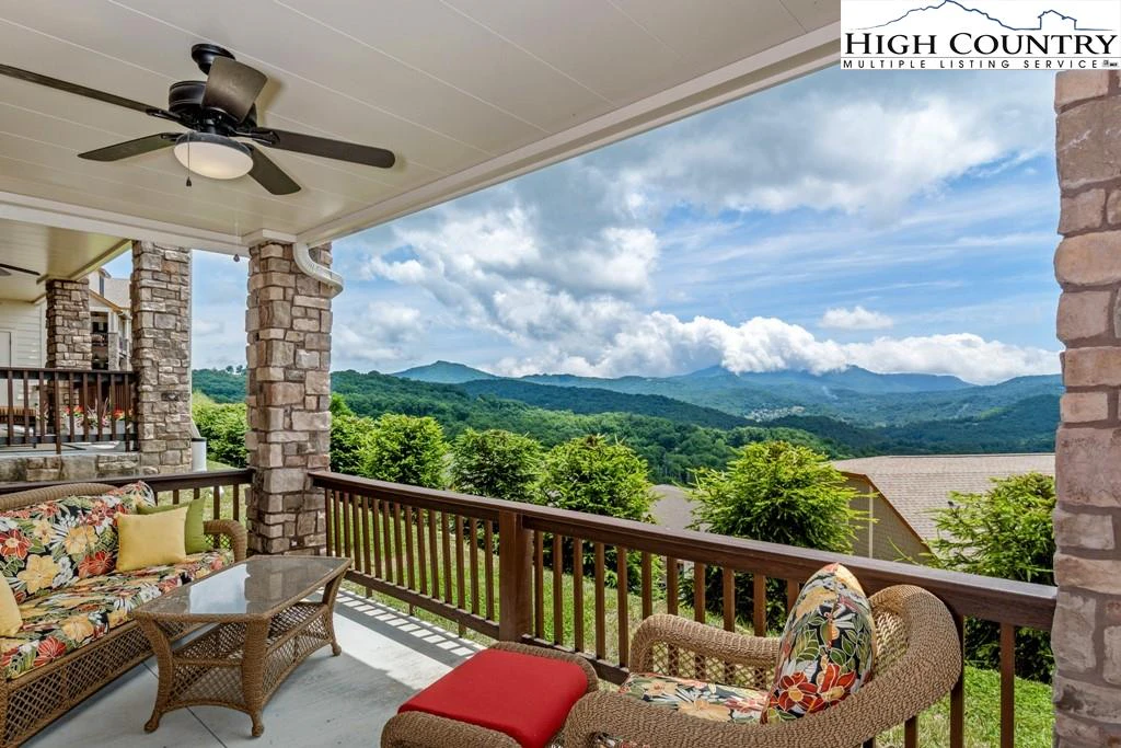Image number 14 for the current listing