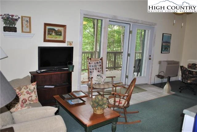 Image number 13 for the current listing