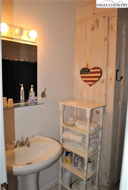 Image number 11 for the current listing