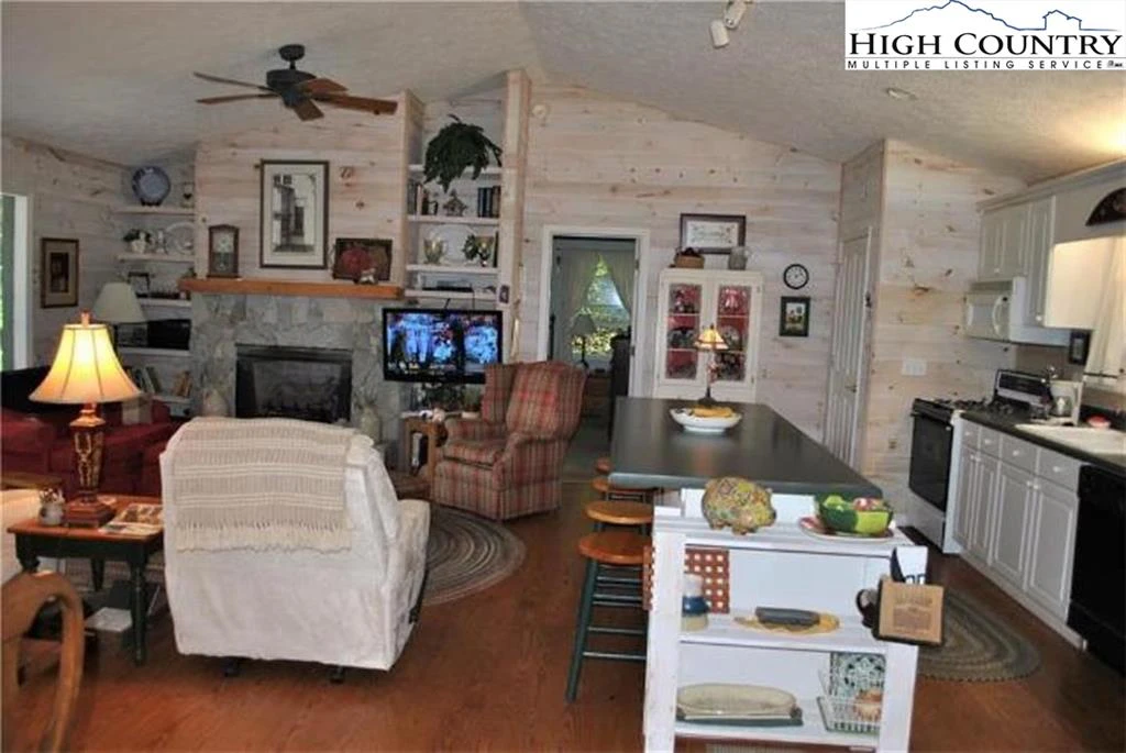 Image number 21 for the current listing