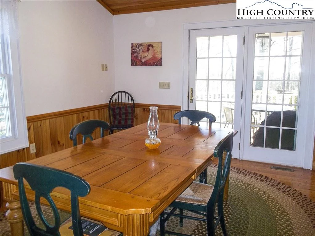 Image number 19 for the current listing