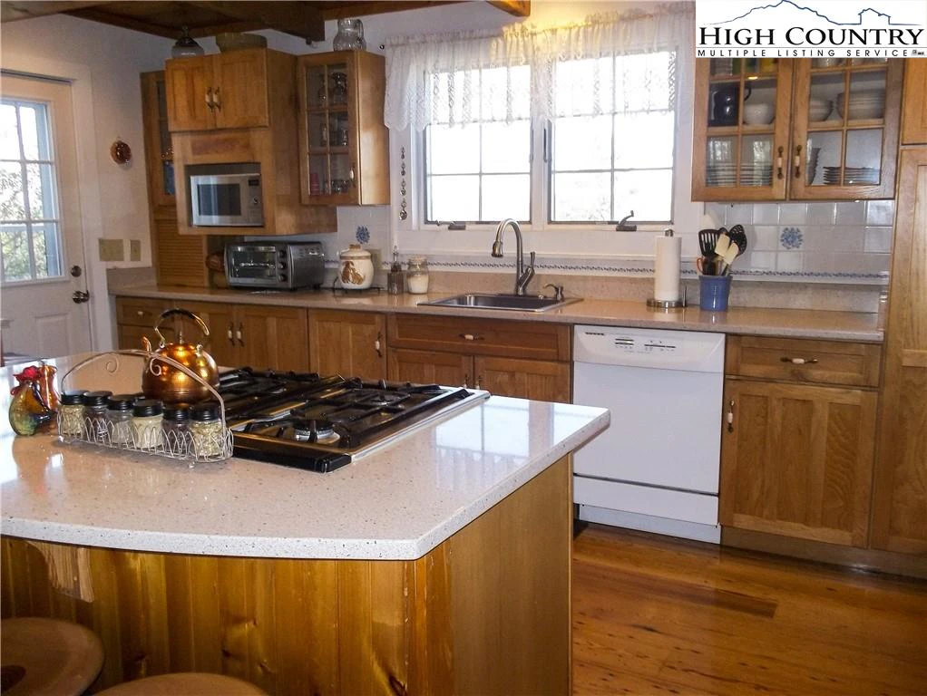 Image number 18 for the current listing