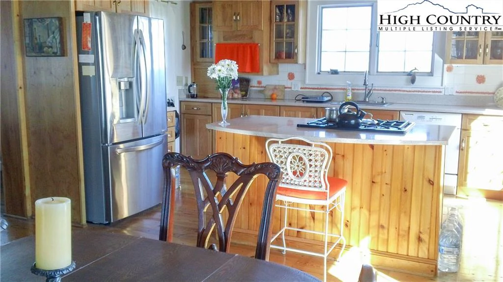 Image number 2 for the current listing