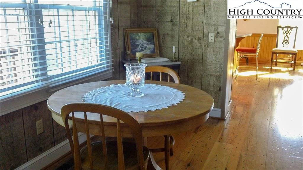 Image number 14 for the current listing