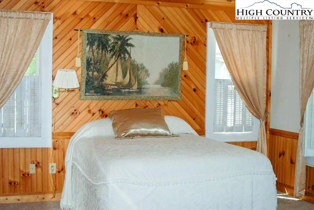 Image number 13 for the current listing