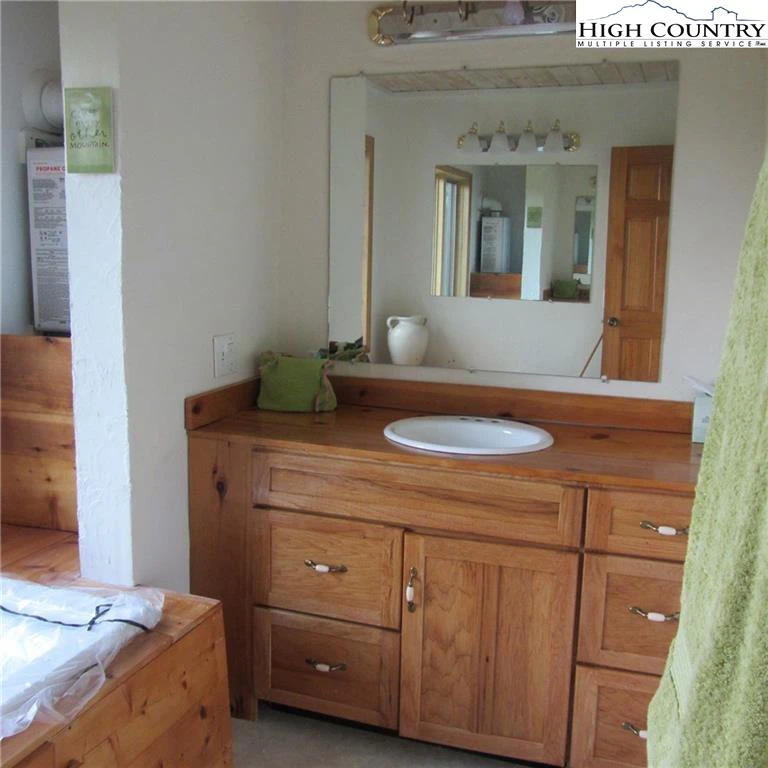 Image number 11 for the current listing