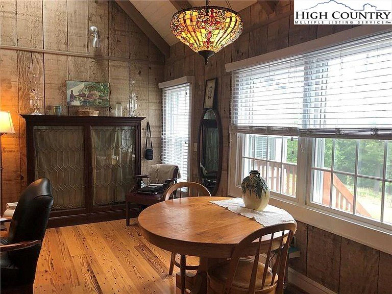 Image number 7 for the current listing