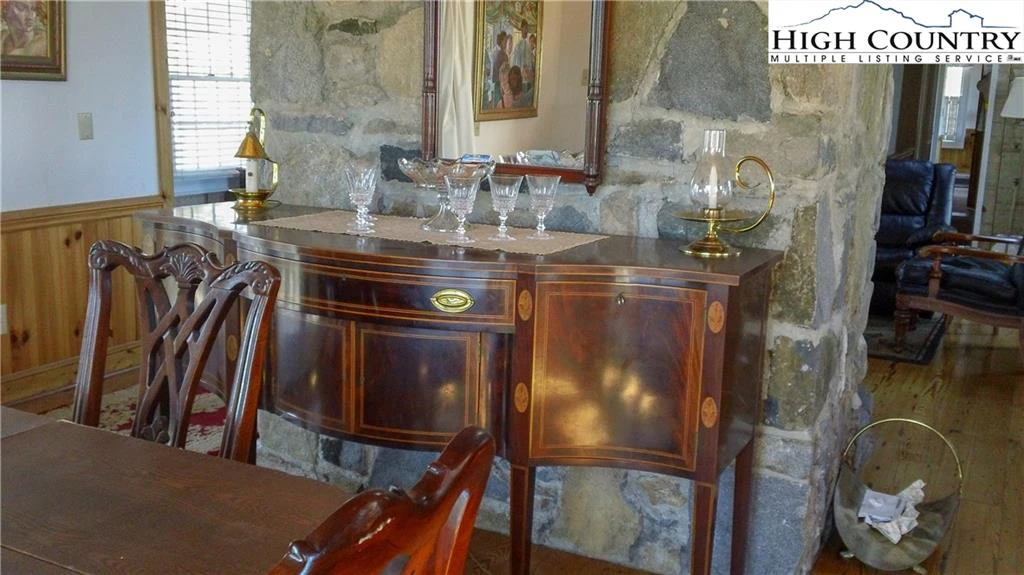 Image number 20 for the current listing