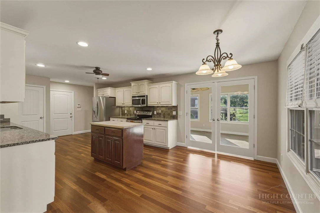 Image number 18 for the current listing