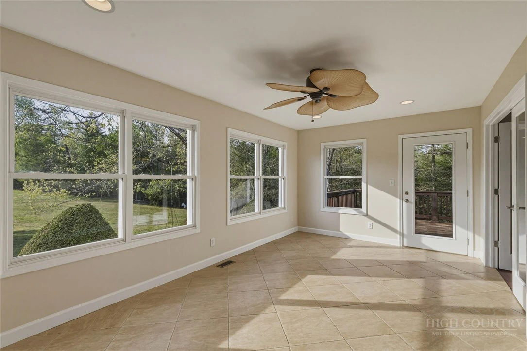 Image number 21 for the current listing