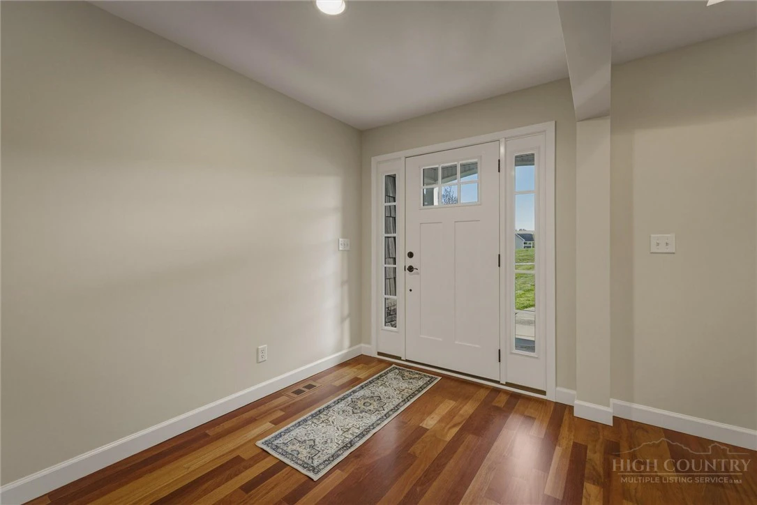 Image number 14 for the current listing