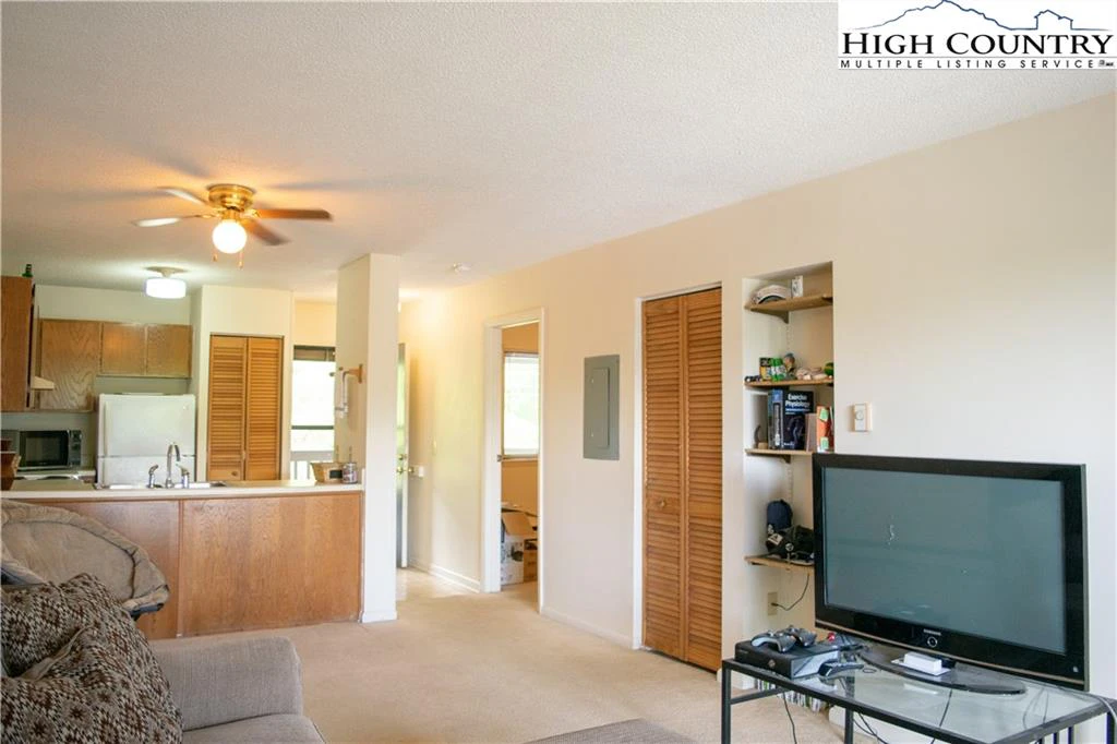 Image number 1 for the current listing