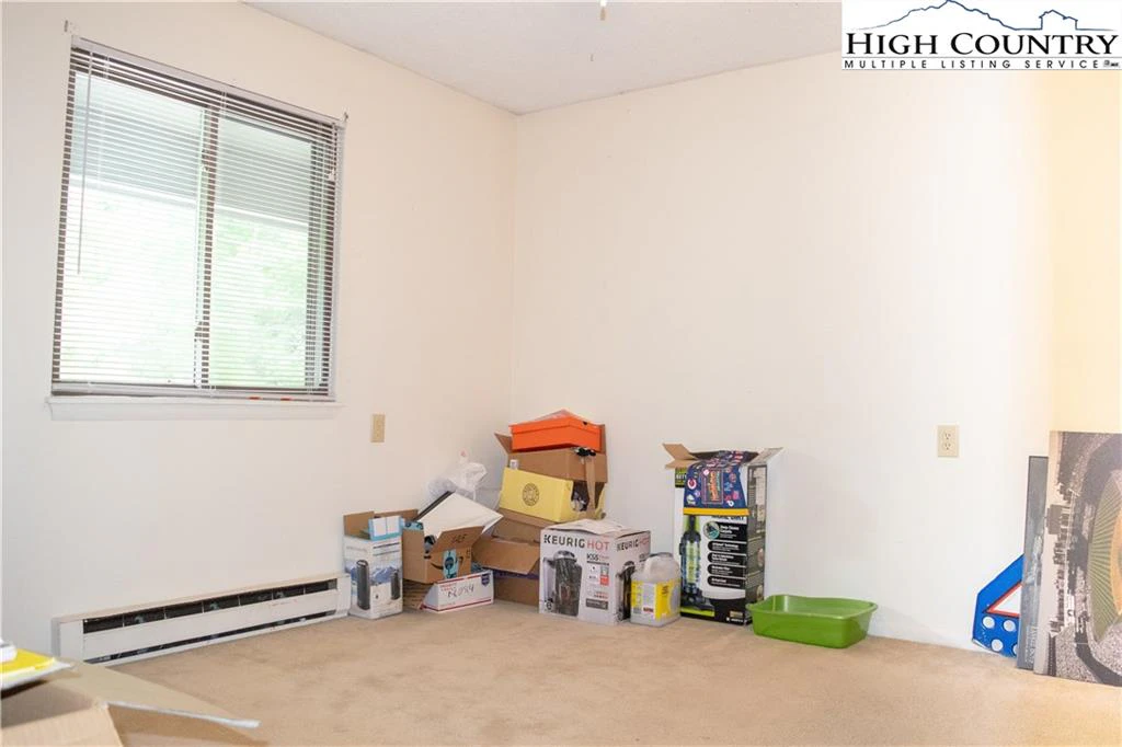 Image number 8 for the current listing