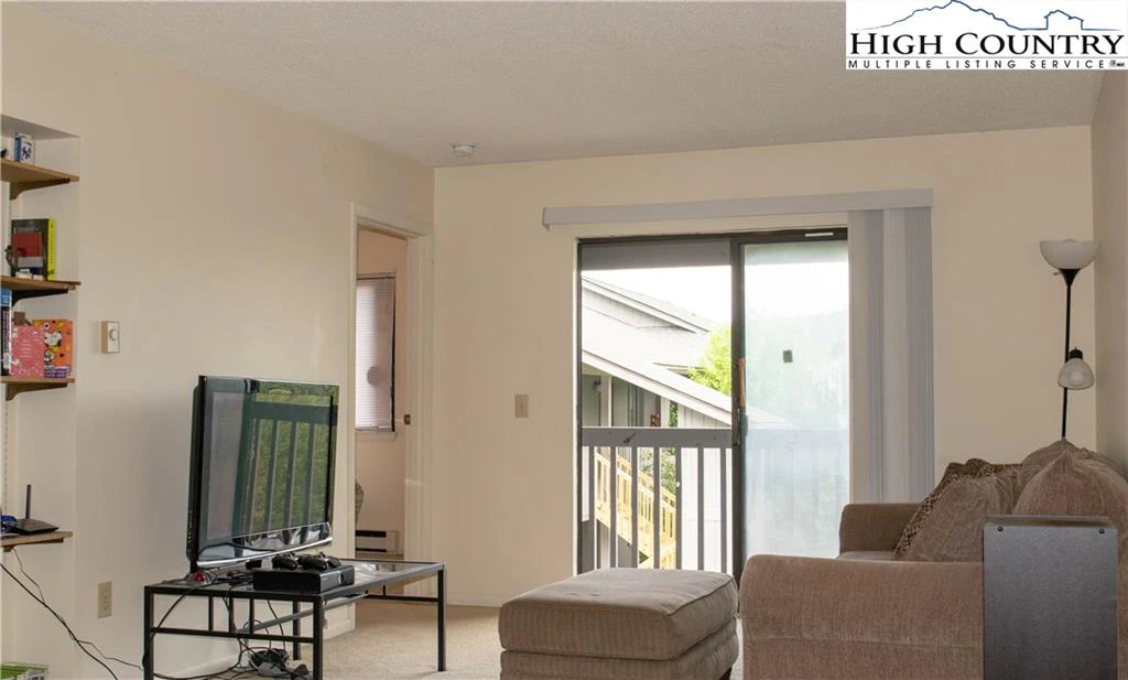Image number 14 for the current listing