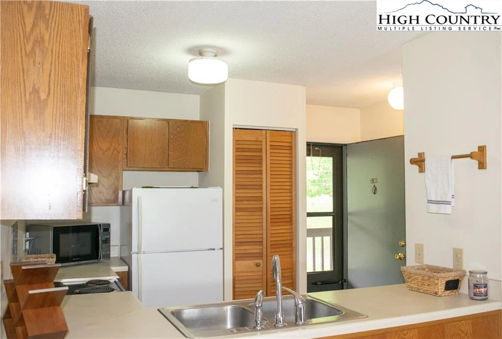 Image number 12 for the current listing