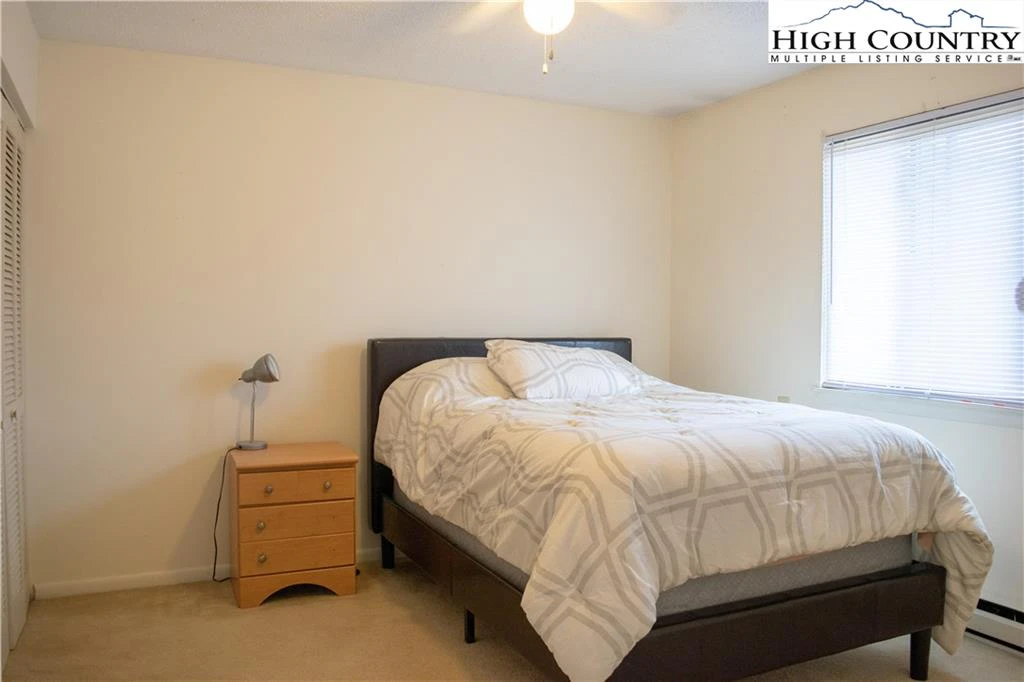 Image number 11 for the current listing