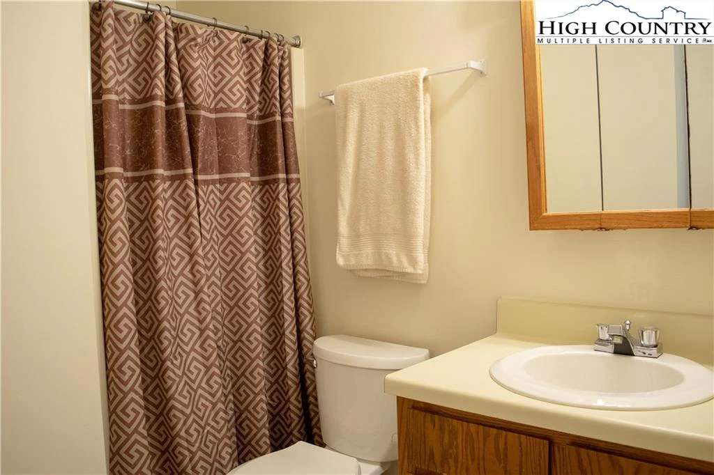 Image number 2 for the current listing