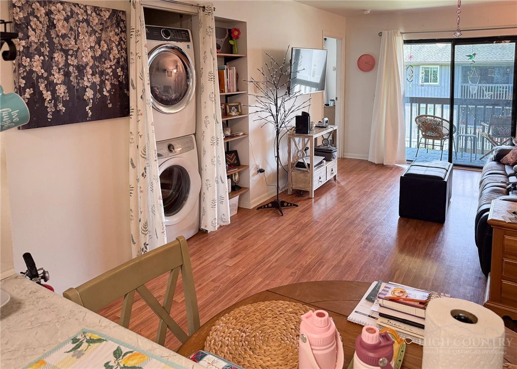Image number 3 for the current listing
