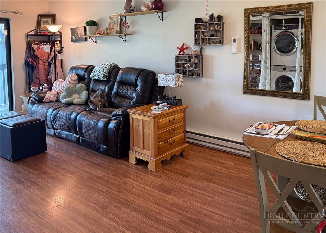 Image number 5 for the current listing