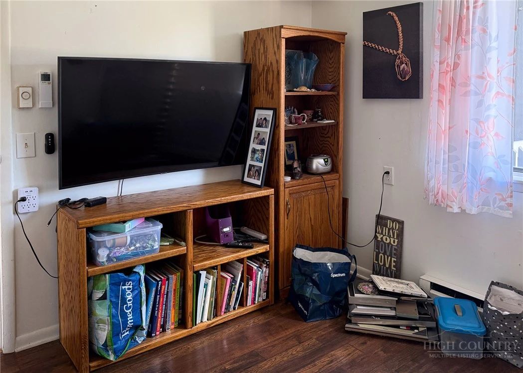 Image number 6 for the current listing