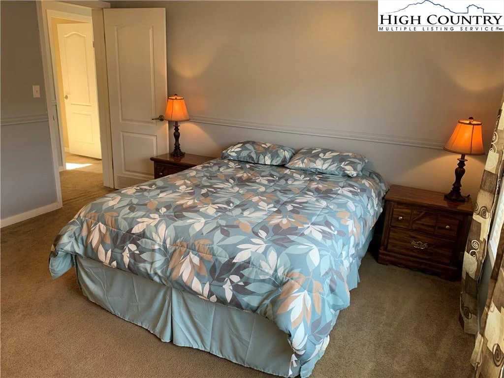 Image number 3 for the current listing