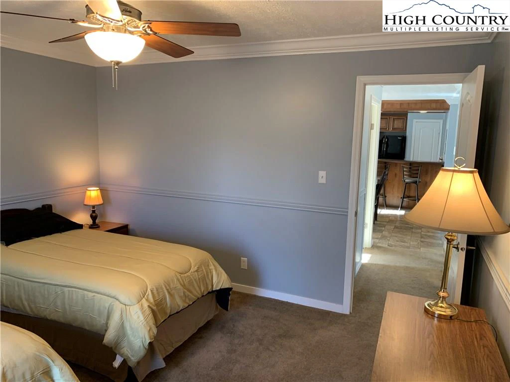 Image number 6 for the current listing