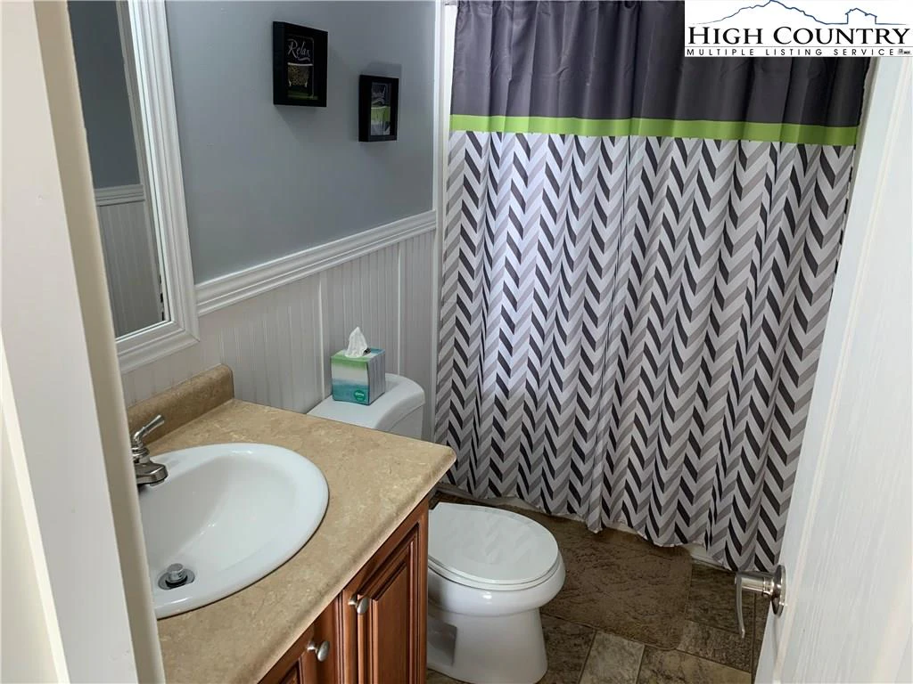 Image number 2 for the current listing