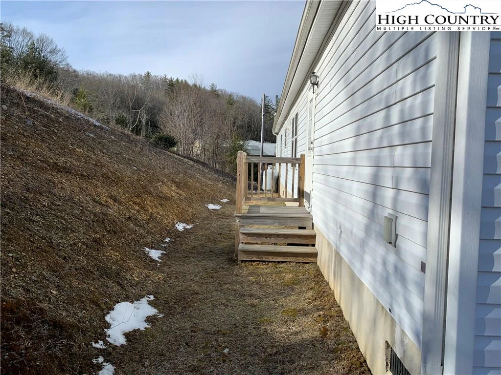 Image number 14 for the current listing