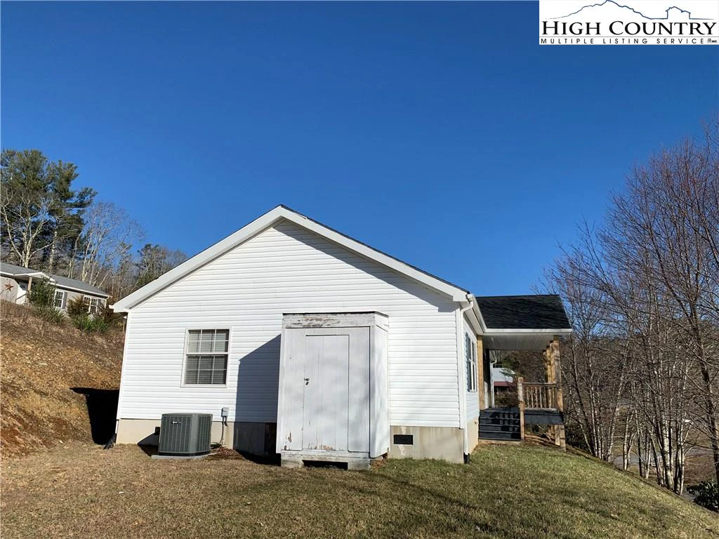 Image number 18 for the current listing