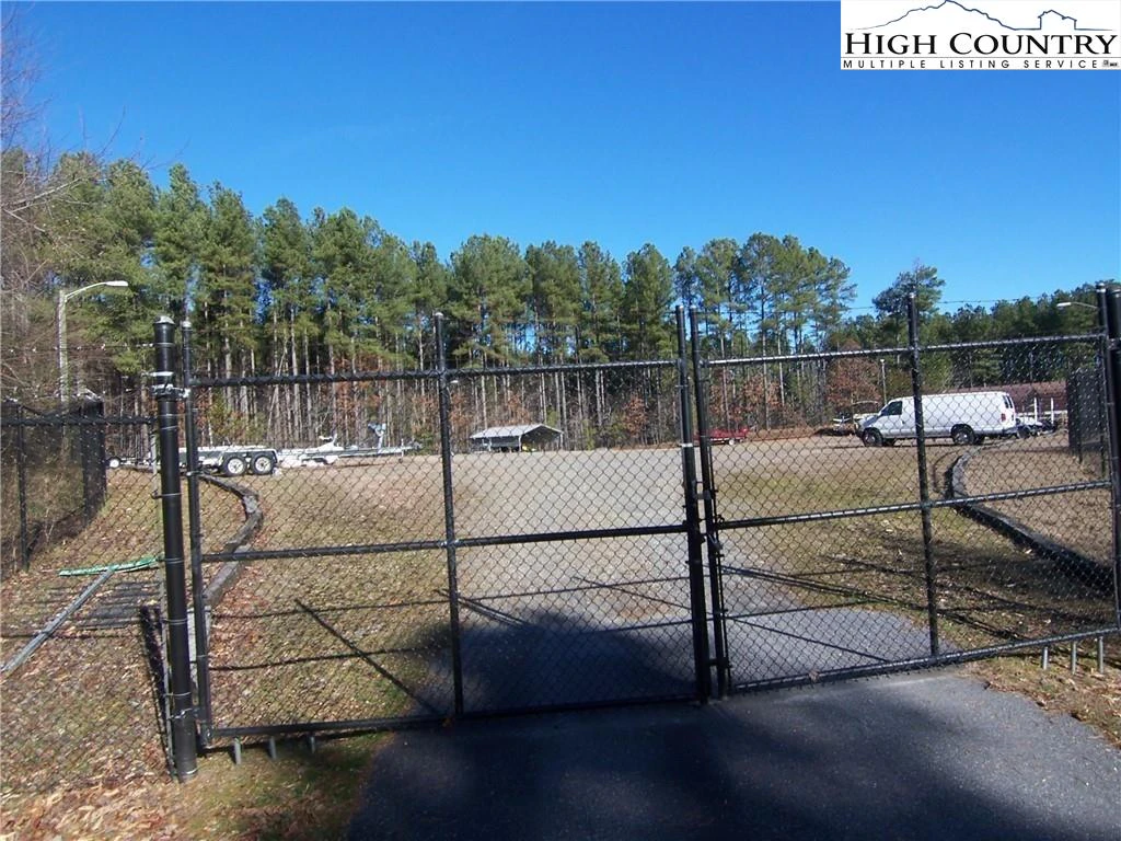 Image number 9 for the current listing