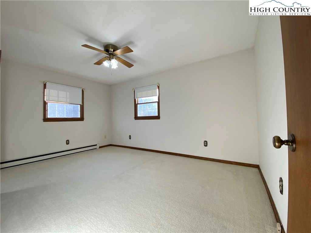 Image number 5 for the current listing