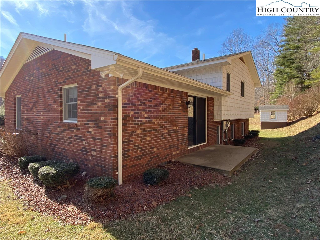 Image number 21 for the current listing
