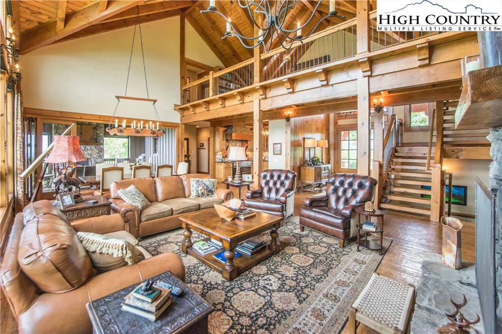 Image number 14 for the current listing