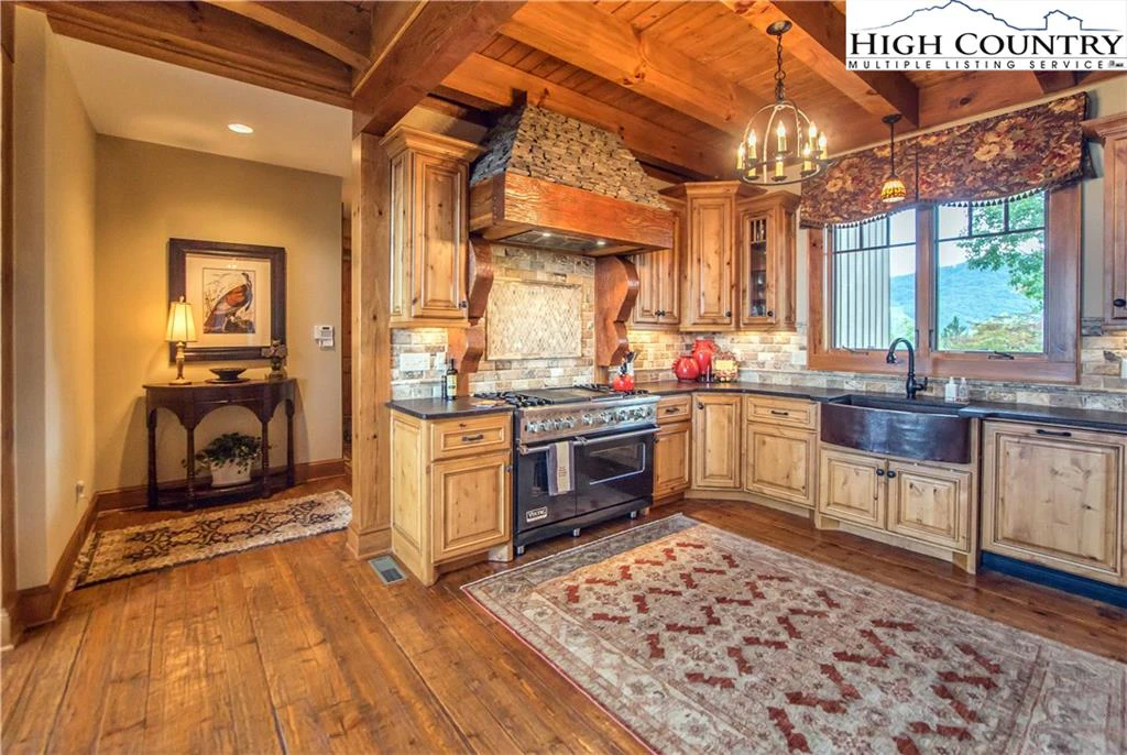 Image number 4 for the current listing