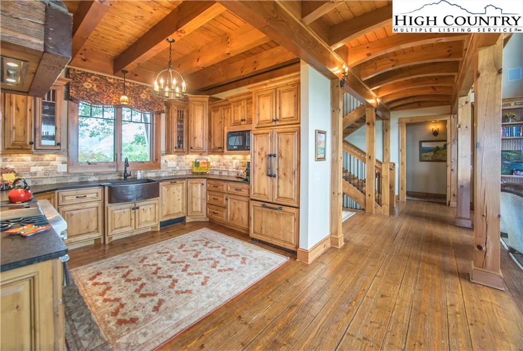 Image number 5 for the current listing