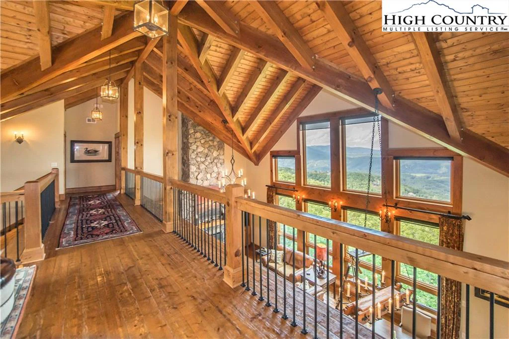 Image number 13 for the current listing