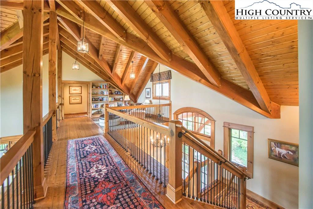 Image number 15 for the current listing