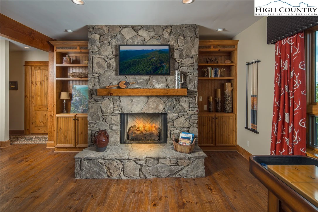 Image number 6 for the current listing