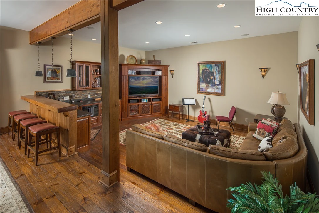 Image number 8 for the current listing