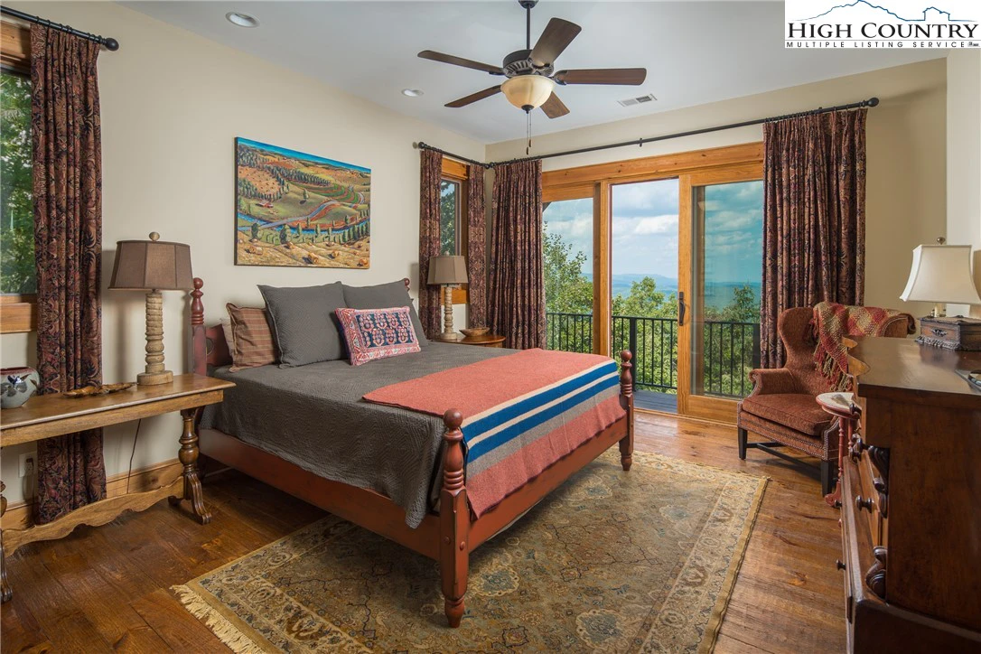 Image number 13 for the current listing