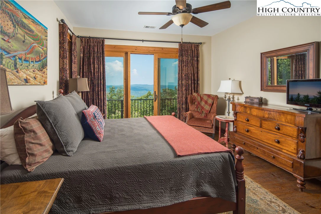 Image number 2 for the current listing