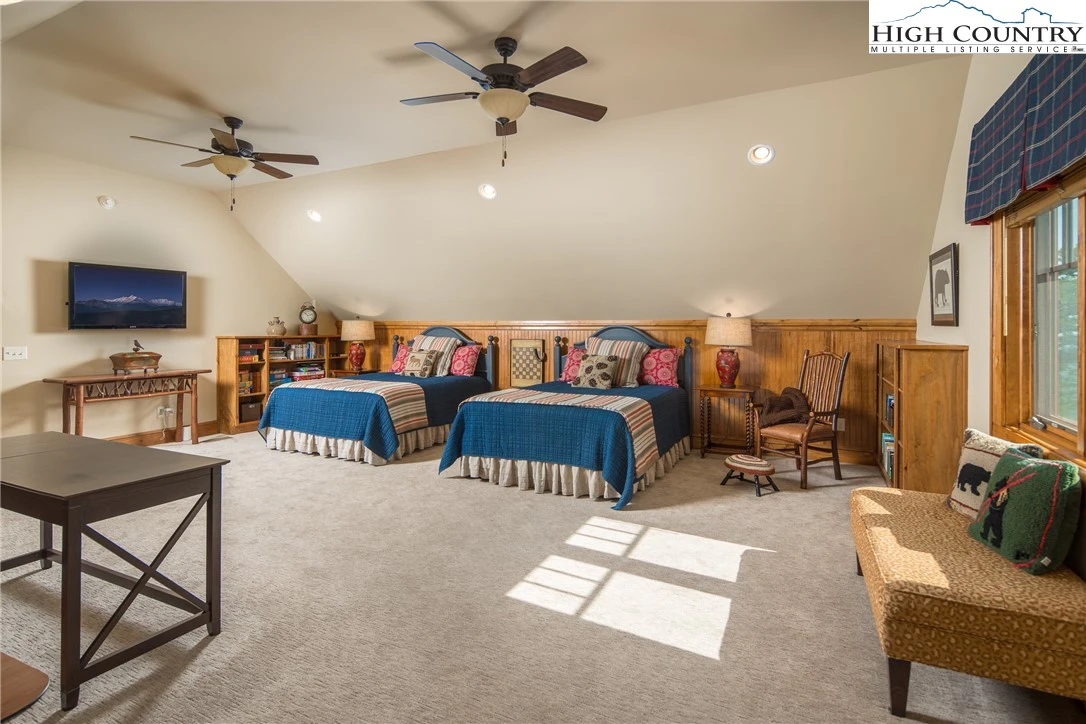 Image number 3 for the current listing