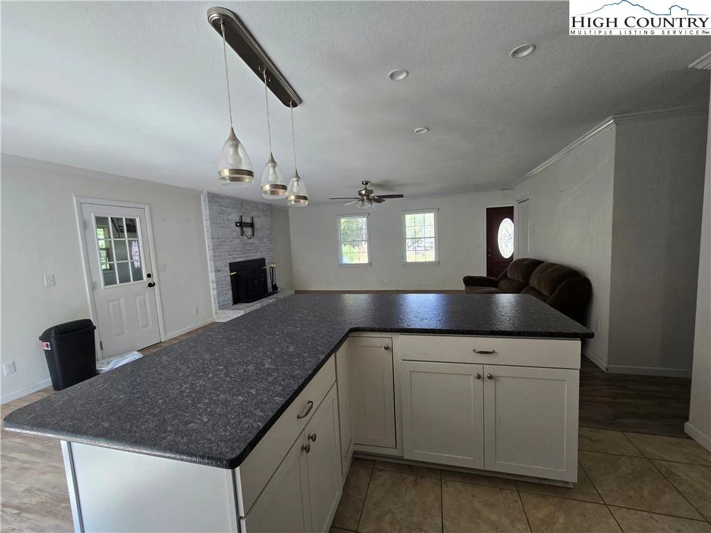 Image number 20 for the current listing