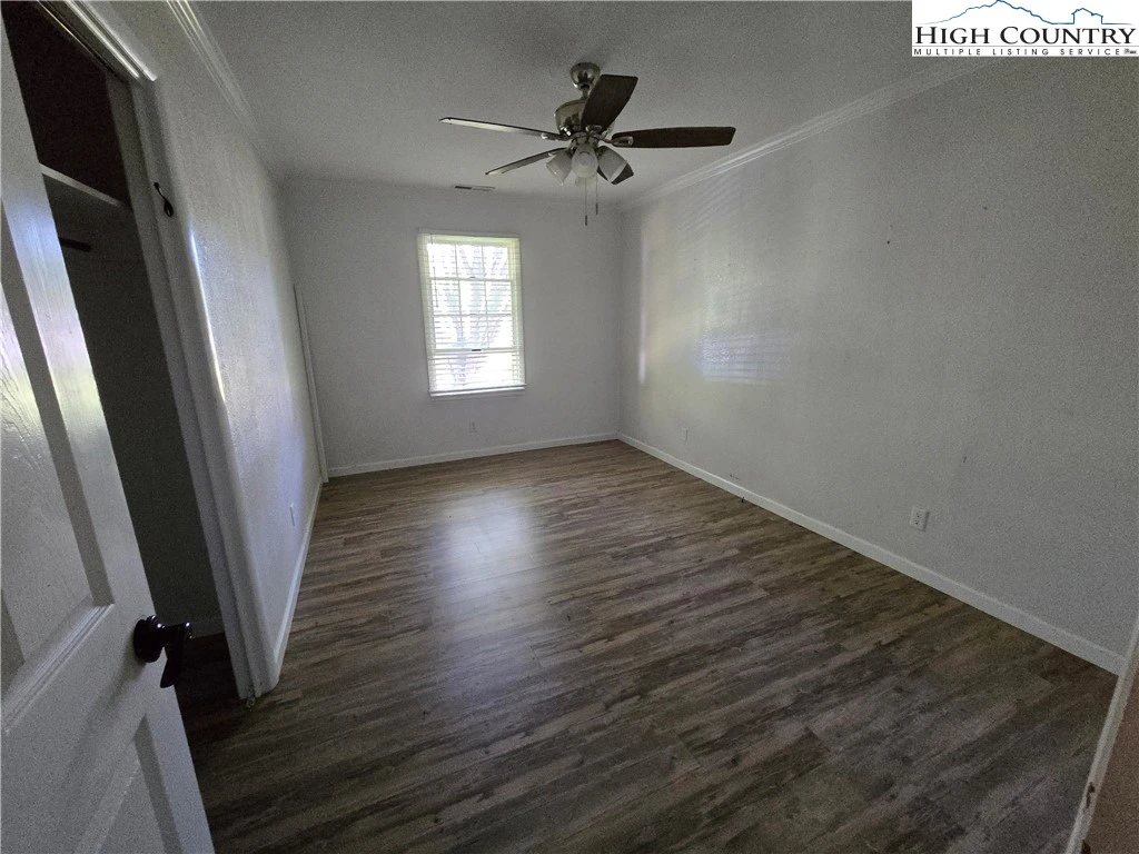 Image number 18 for the current listing